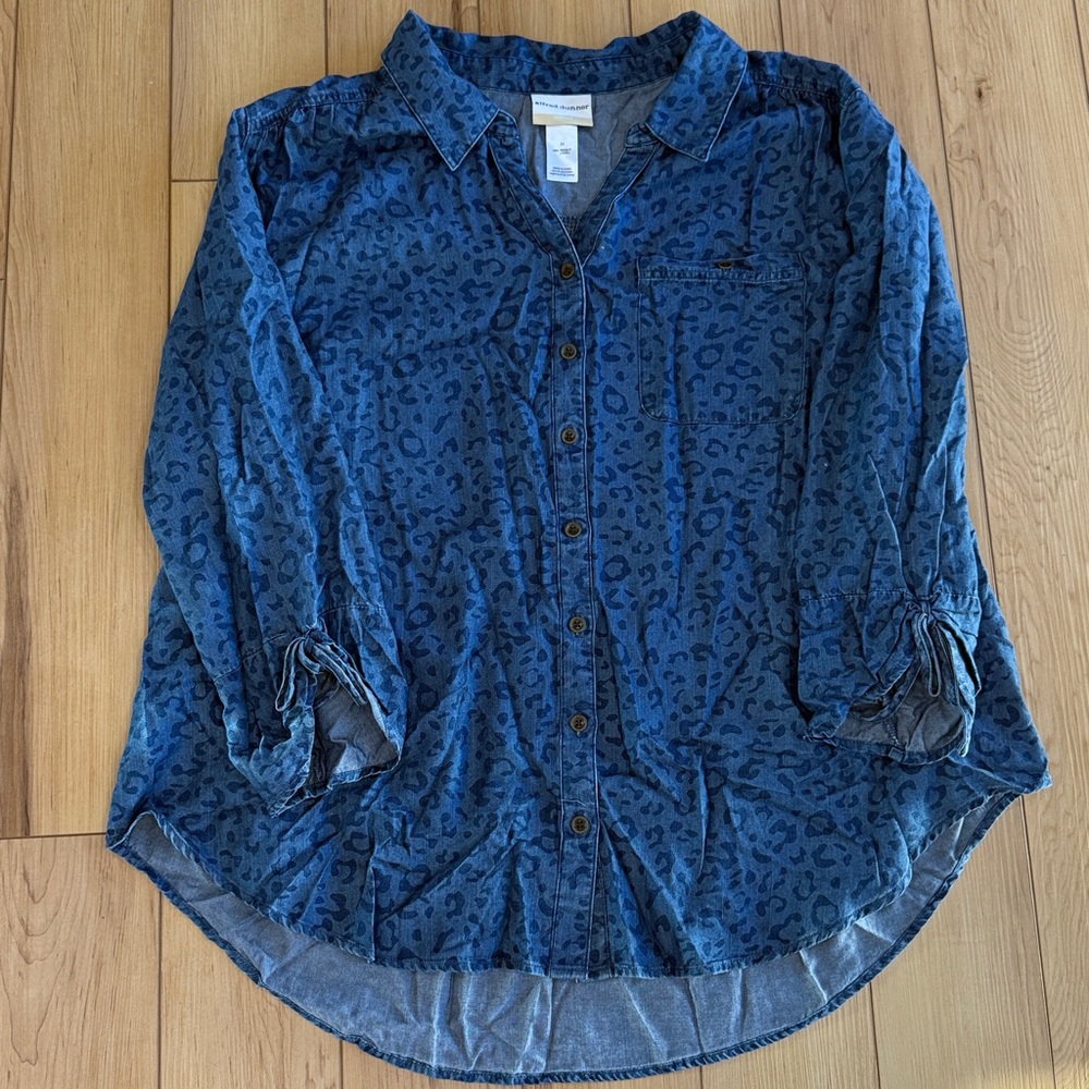 Alfred Dunner Blue Leopard Print Shirt